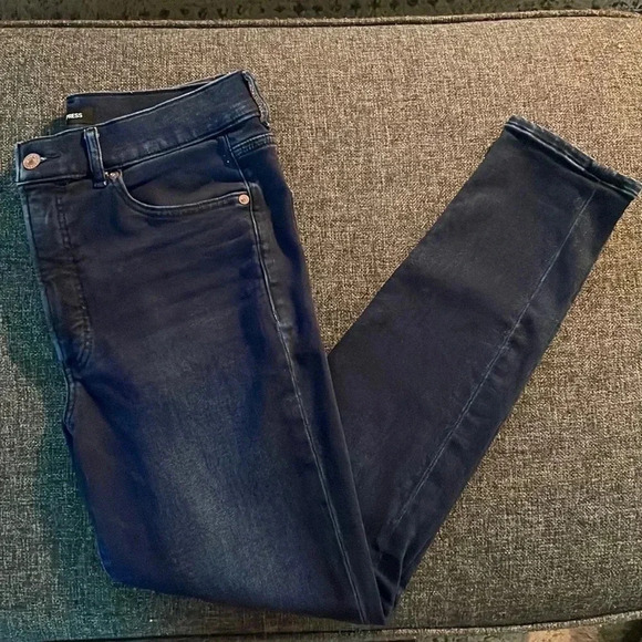 Size 10 Dark wash Express Skinny jeans - Picture 1 of 7